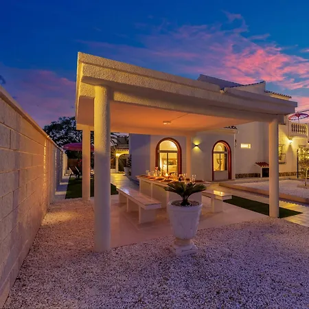 Villa Mida