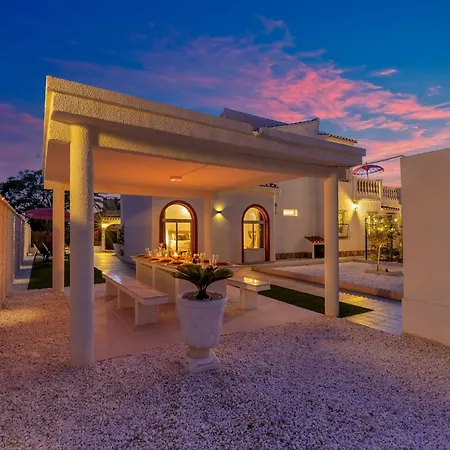 Mida Villa
